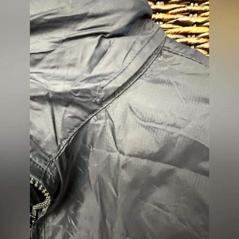 Busch Gardens- Mens Black/White Windbreaker w/‎ Full zipper new with tags, Large
